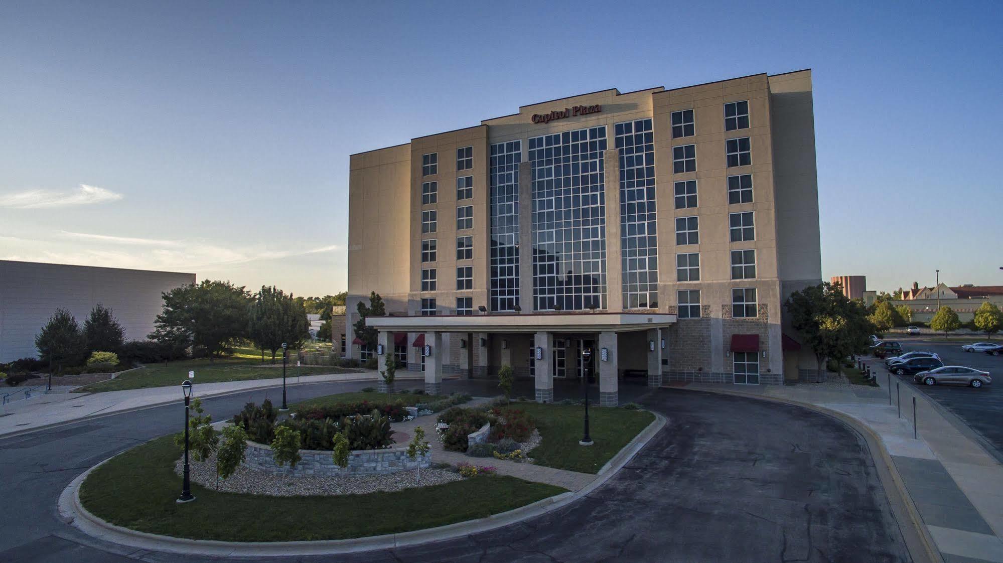Hotel Topeka At City Center Exteriér fotografie